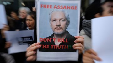 assange-dep_283775100