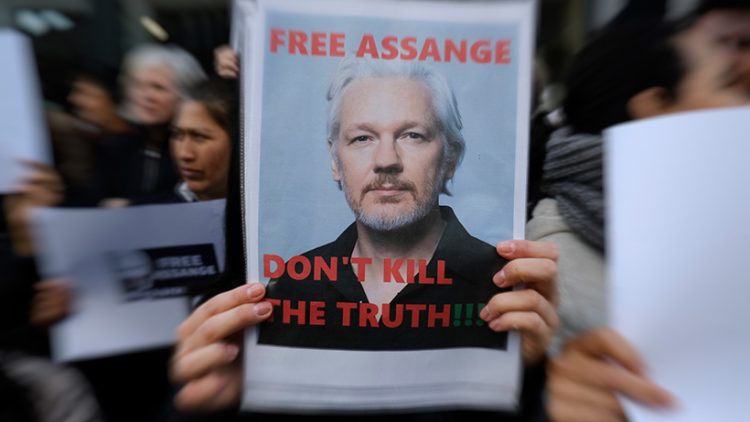 assange-dep_283775100