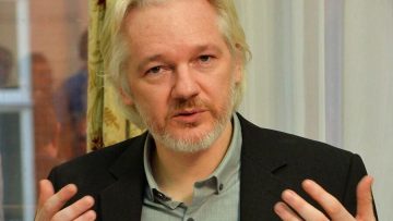 assange-900×538