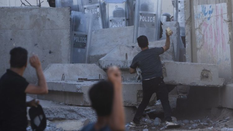 iraqis-throw-stones-during-clashes-with-security-1-6488623-1689935066784