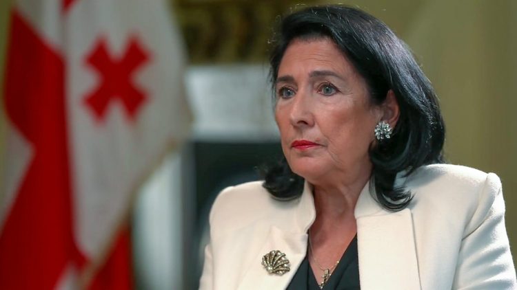 La presidente georgiana mette il veto al sovranismo