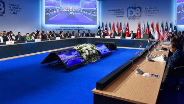 D-8 compatto contro Israele